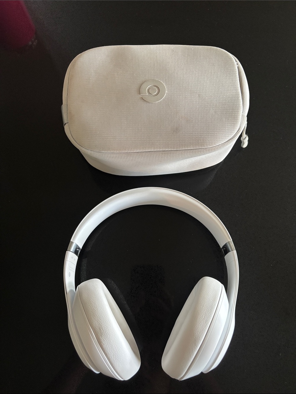 Beats Solo3 Wireless Headphones with Carrying Case - White